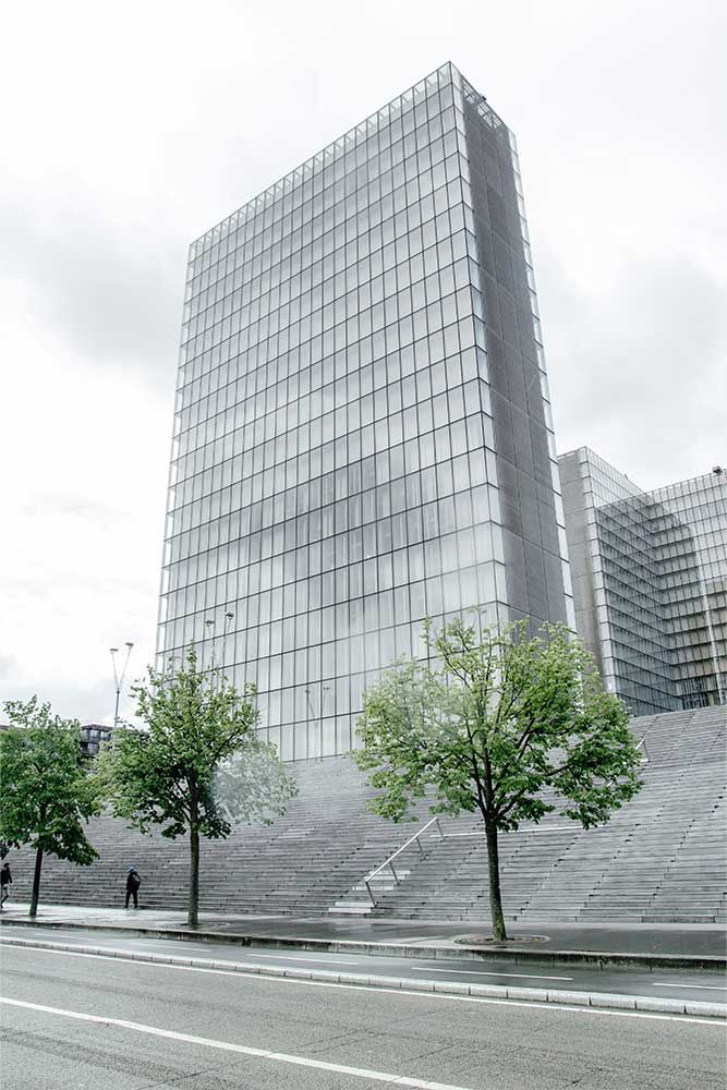 Architecture du bâtiment de la bibliothèque François Mitterrand à Paris