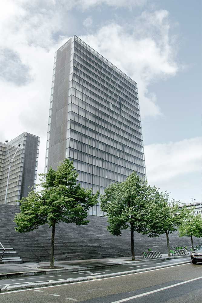 Architecture du bâtiment de la bibliothèque François Mitterrand à Paris