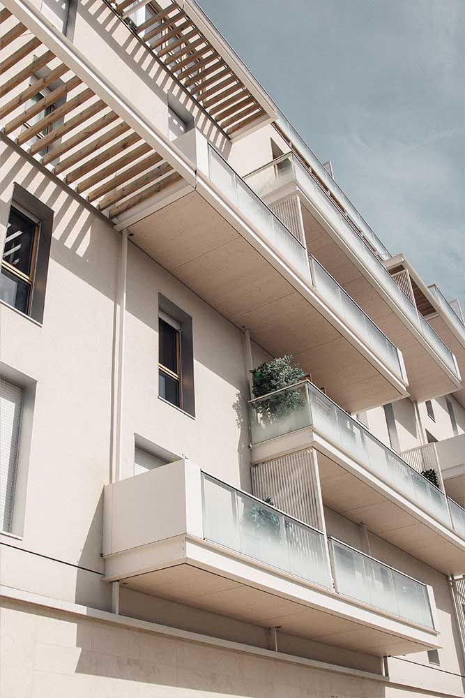 Balcons et architecture du bâtiment L'Envol à Vélizy.